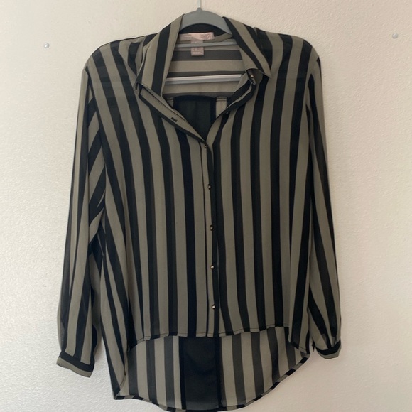 Forever 21 Tops - High Low Collard Button Down